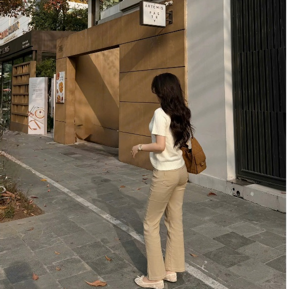 HTIQUE - Deal mở bán Quần jean ống đứng be cát sang trọng, Quần jean nữ thanh lịch dễ mix đồ QB07