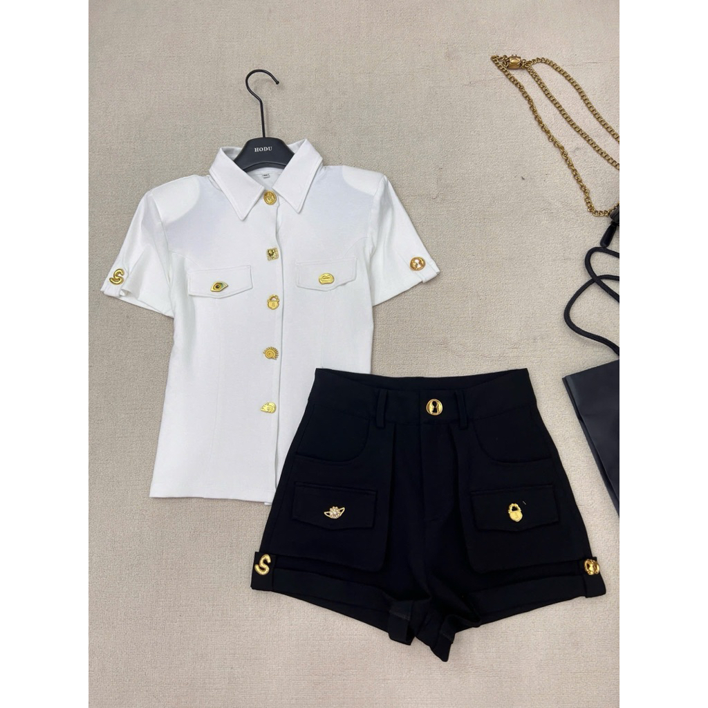 Áo thun nút cổ polo đính nút đen trắng sang trọng