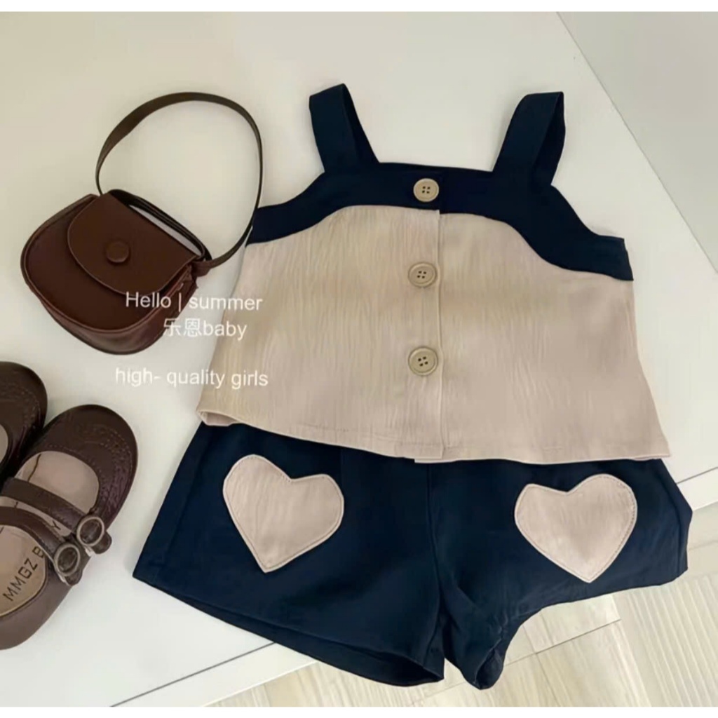 Set đồ bé gái gồm áo hai dây và quần đùi