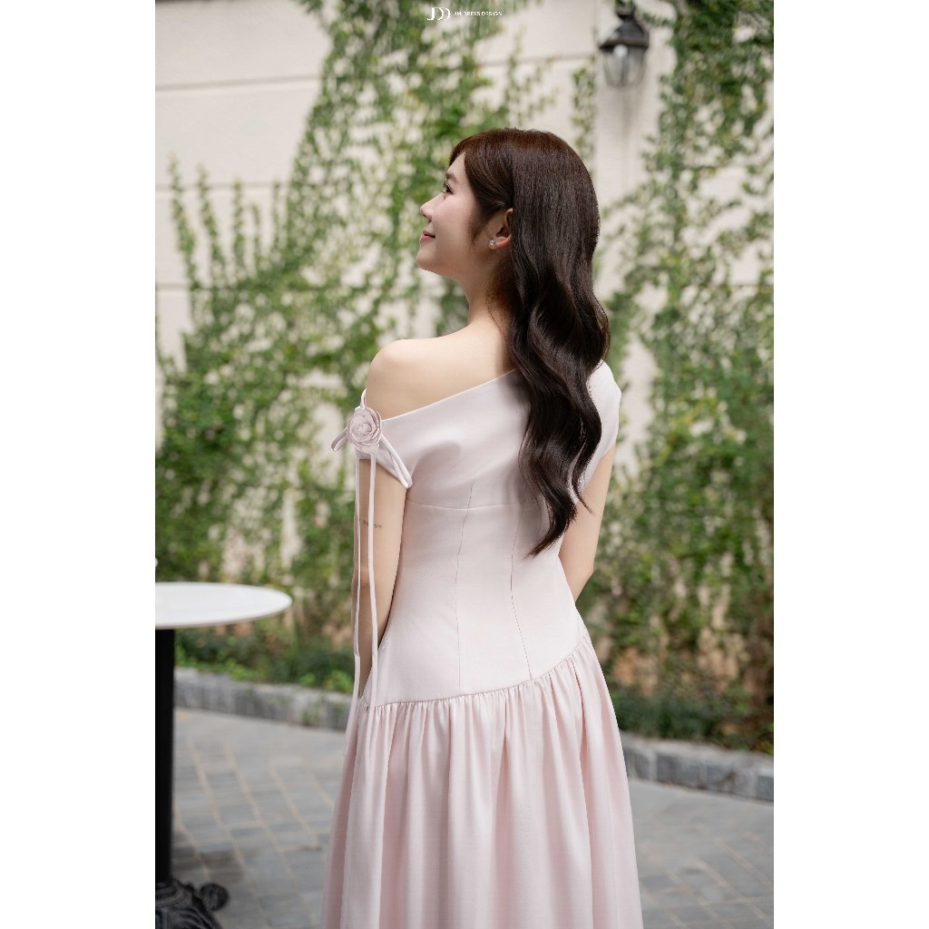 Đầm Xuân Hè Trễ Vai Lệch Xếp Ly Nhún, Chân Nhún Đổ 1S09.2601. Đầm Dáng Dài Nữ Tính Thanh Lịch Dự Tiệc Tiểu Thư Bởi JM