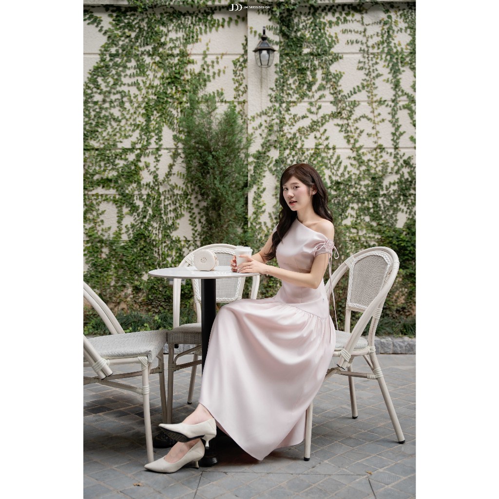 Đầm Xuân Hè Trễ Vai Lệch Xếp Ly Nhún, Chân Nhún Đổ 1S09.2601. Đầm Dáng Dài Nữ Tính Thanh Lịch Dự Tiệc Tiểu Thư Bởi JM