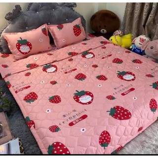 bộ 5 món chăn Ga gối quả dâu tây mềm mại, thoáng mát