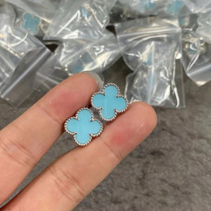 Khuyên tai hoa cỏ bốn lá xanh ngọc đồng mạ bạc phong cách sang trọng