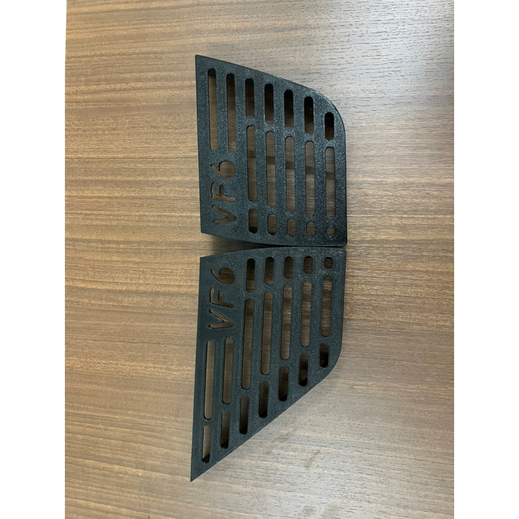 chắn hộc cốp vf6