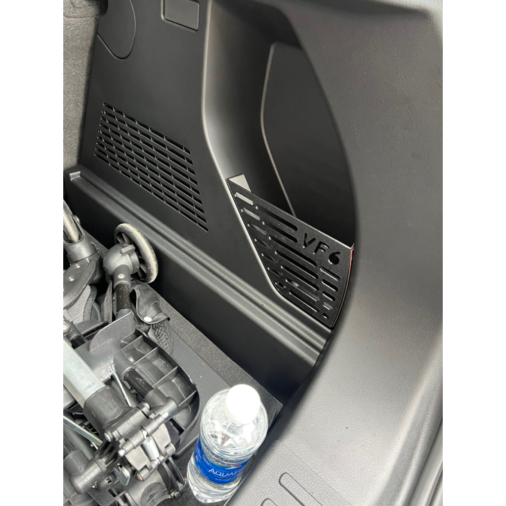 chắn hộc cốp vf6