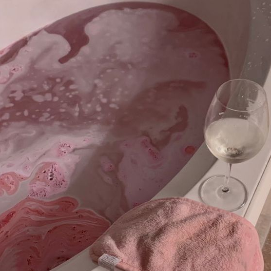 Bom Tắm Tạo Bọt Mây Bồn Tắm Hình Tròn Rose BANABOMB Dưỡng Da Mịn Màng