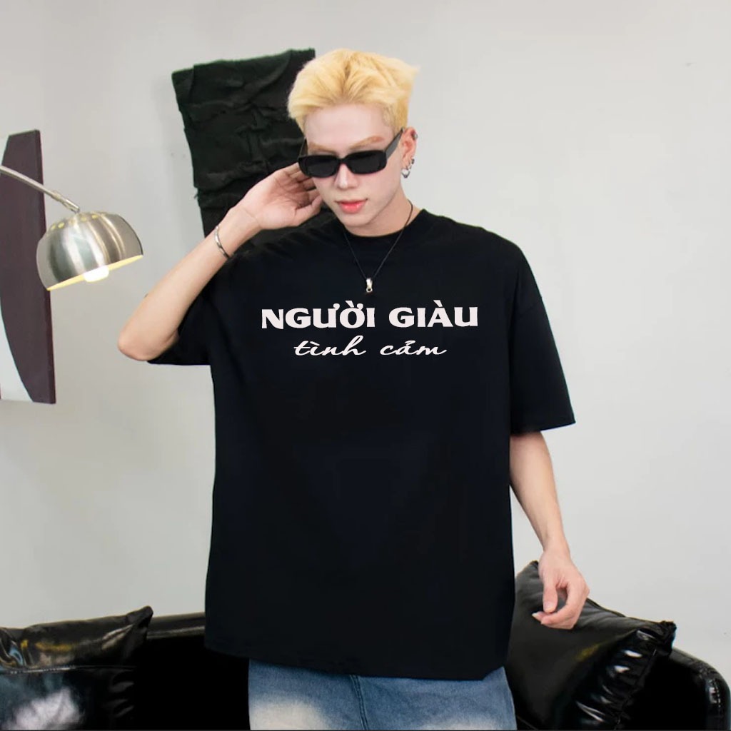 Áo Thun In Chữ NGƯỜI GIÀU TÌNH CẢM RETRO Hài Hước Nam Nữ Cổ Tròn Chất Cotton Mịn Hàng Tốt