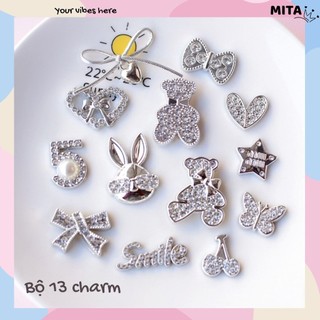 Bộ 13 Sticker, Charm 3D chủ đề Gấu tim nơ nhựa cứng gắn Dép Sục, Cá Sấu Mita JB-366