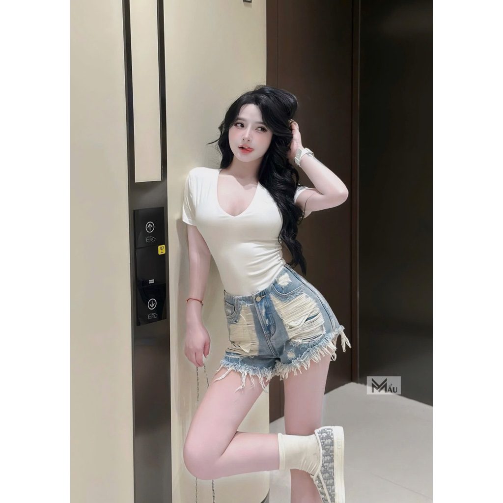 Áo bodysuit cổ tim cộc tay mặc lên hách dáng đẹp lắm