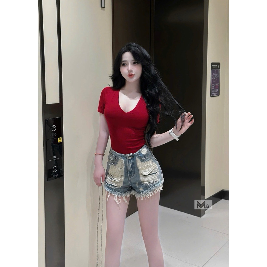 Áo bodysuit cổ tim cộc tay mặc lên hách dáng đẹp lắm