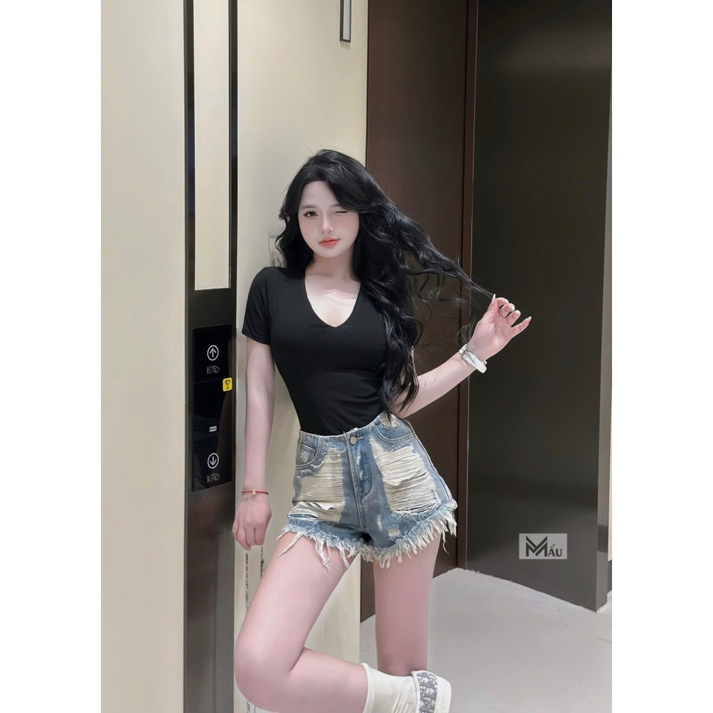 Áo bodysuit cổ tim cộc tay mặc lên hách dáng đẹp lắm