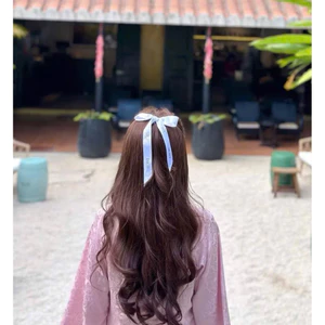 Cột D nữ tính
