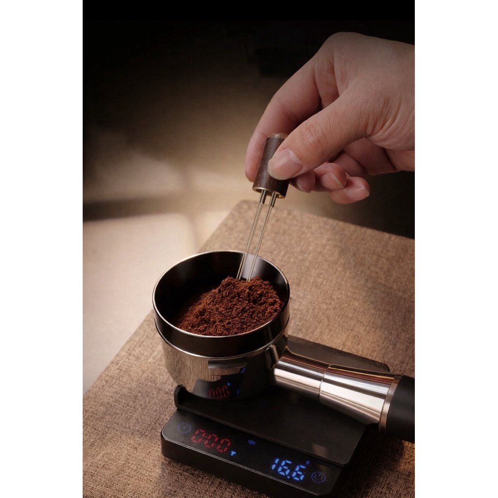 Dụng cụ đánh tơi bột cà phê, cafe, đánh tơi coffee ( gỗ óc chó hàng loại I )