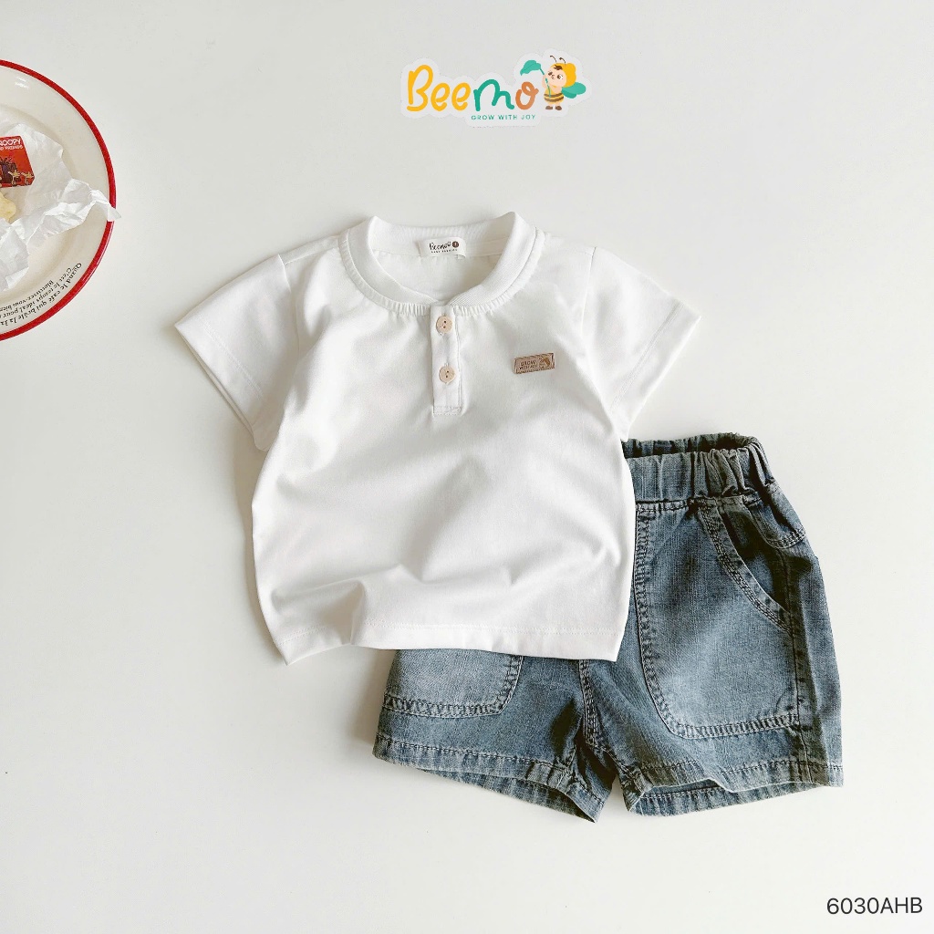 Áo phông cộc tay cổ bomber phối tag da unisex cho bé, áo thun cotton trơn màu mềm mát mẫu mới