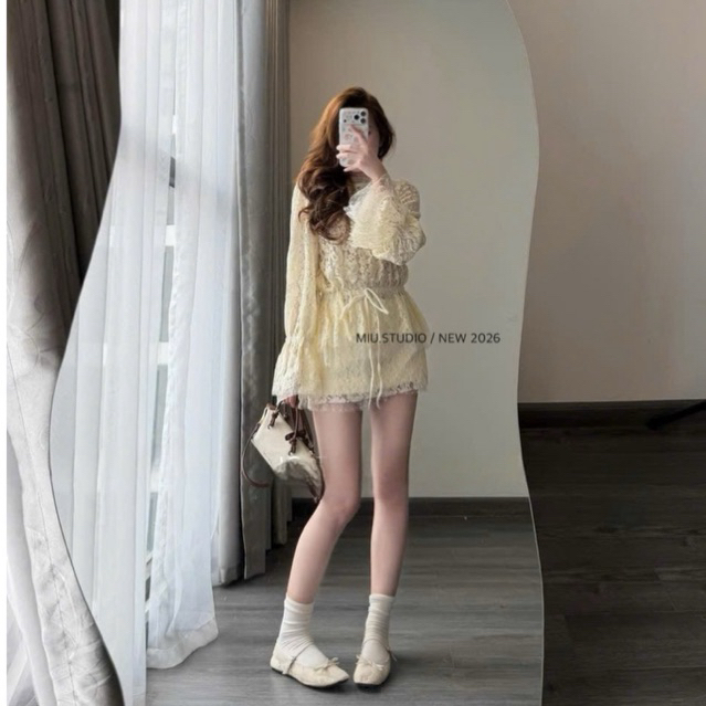 Set váy tiểu thư , Bán lẻ Áo nữ vintage cổ bèo dài tay chất liệu ren hoa nổi cao cấp kèm chân váy màu kem sang chảnh