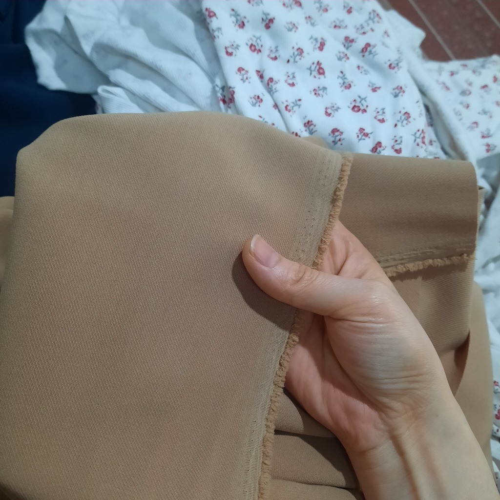 VẢI TUÝT SI MÀU NÂU BE - CHẤT ĐANH, DÀY DẶN, GIÃN 2 CHIỀU - MAY BỘ VEST, QUẦN TÂY, CHÂN VÁY...