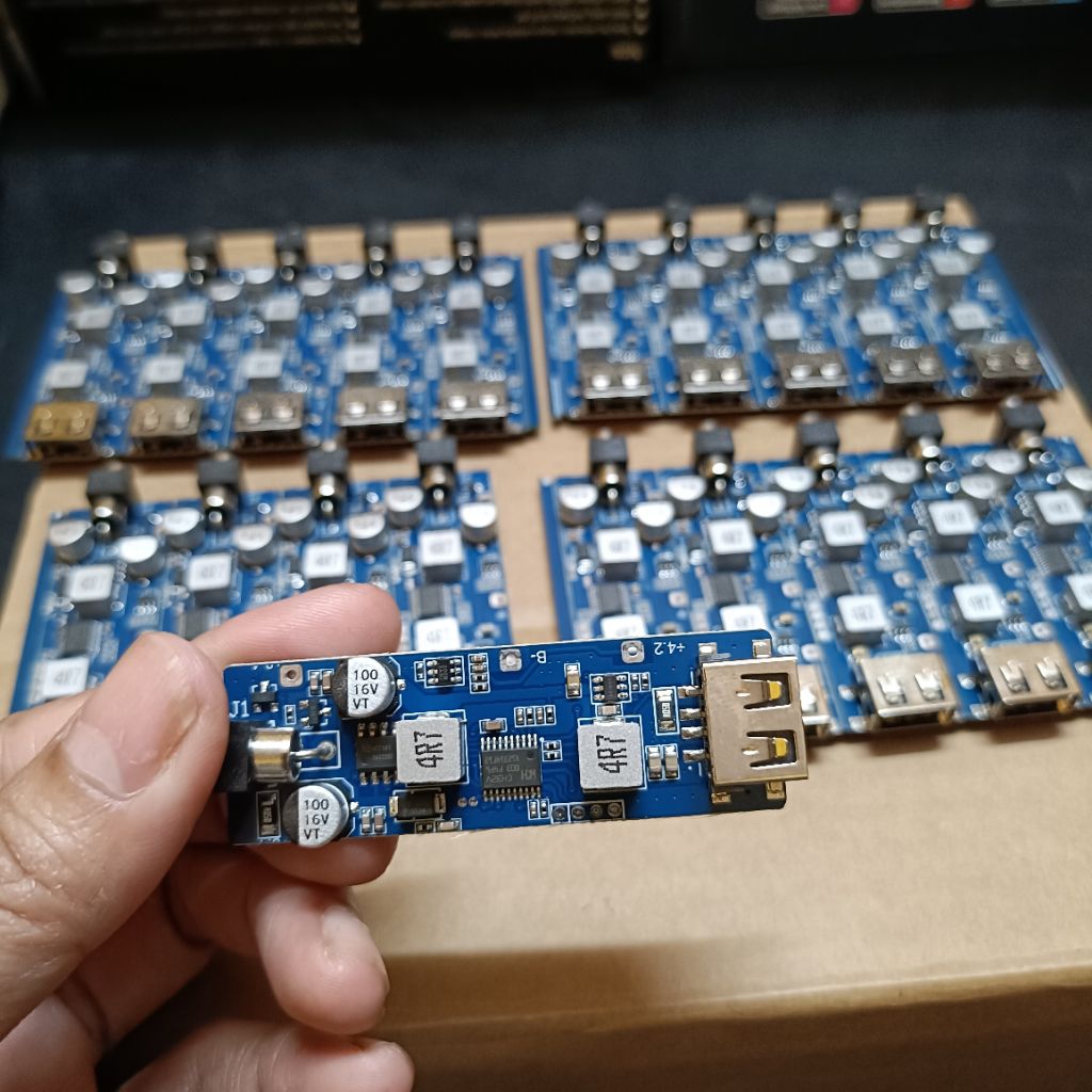 vỏ mạch thay thế pin áo quạt điều hòa 4cell 21700 huac 6cell 18650 hệ 2s cho mạch(chiều dài vỏ 14cm chiều rộng 8cm)