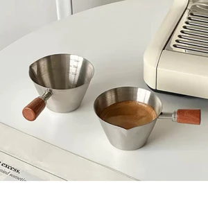 Cốc đong Espresso Ý 100ml cán gỗ có vạch chia