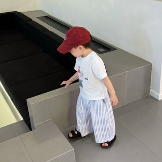 Set 2 chi tiết áo thun trắng + quần suông dài sọc xanh cho bé trai