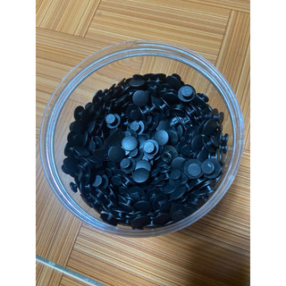 Nút nhựa gắn charm và Jibbitz cho dép Crocs cực kì chắc chắn không rơi