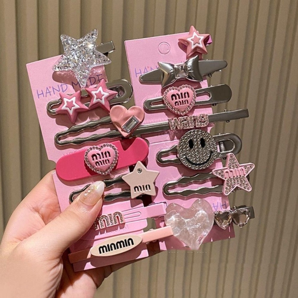Set 7 Kẹp tóc chữ cái kim loại– Phụ kiện "ngầu xỉu" cho nàng ngọt ngào mà chất chơi
