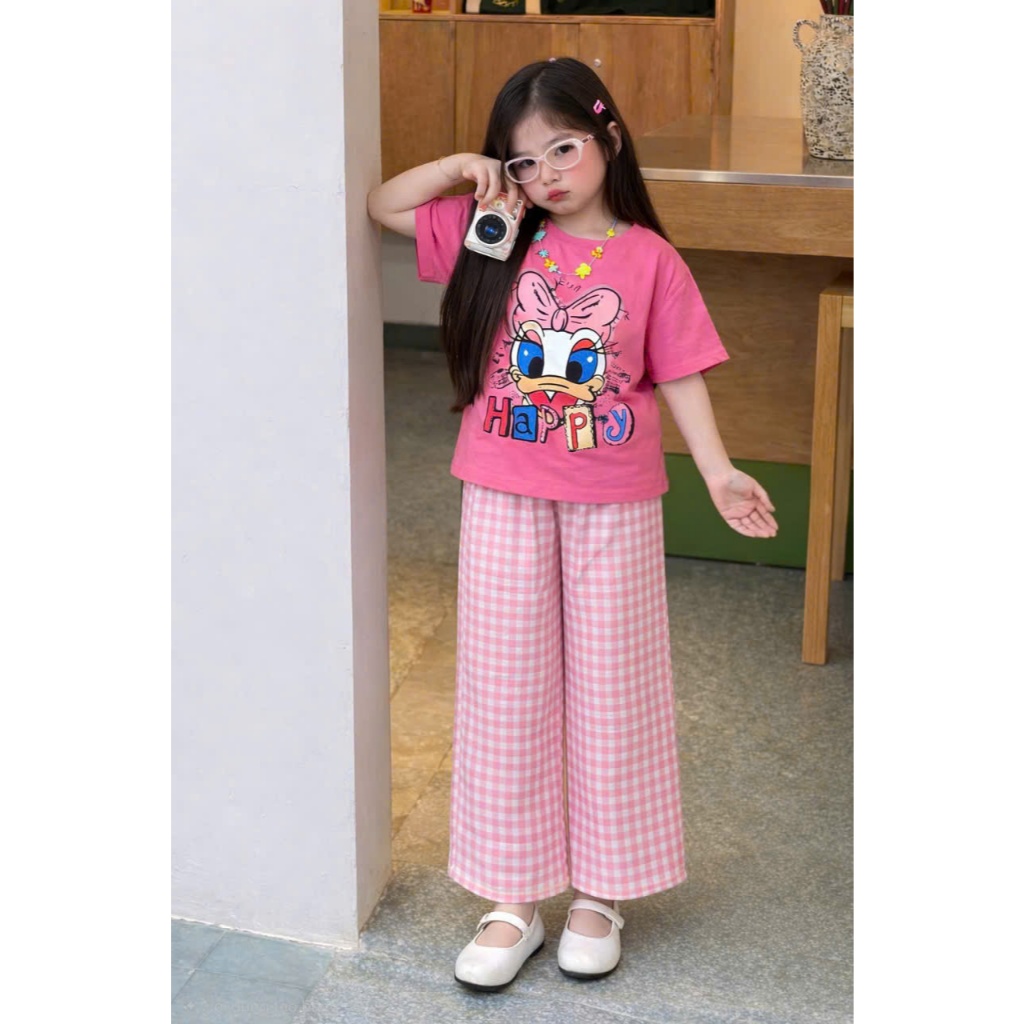 4-14 TUỔI.Bộ quần áo mùa hè bé gái,quần kẻ áo cộc tay in hình donal dễ thương chất vải cotton mềm mịn.M66