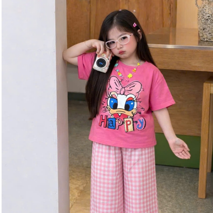 4-14 TUỔI.Bộ quần áo mùa hè bé gái,quần kẻ áo cộc tay in hình donal dễ thương chất vải cotton mềm mịn.M66