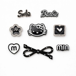 Set charm Hello Kitty 8 món Smile đen