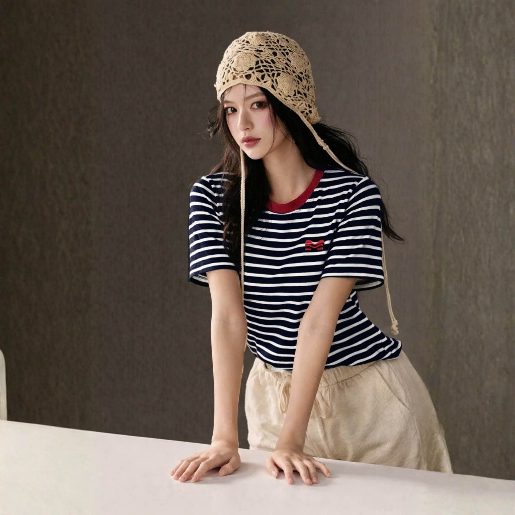 Áo Thun Mirage Cổ Viền Đỏ Sọc Xanh Bắt Mắt Local Brand Chất Cotton Mềm Mịn.