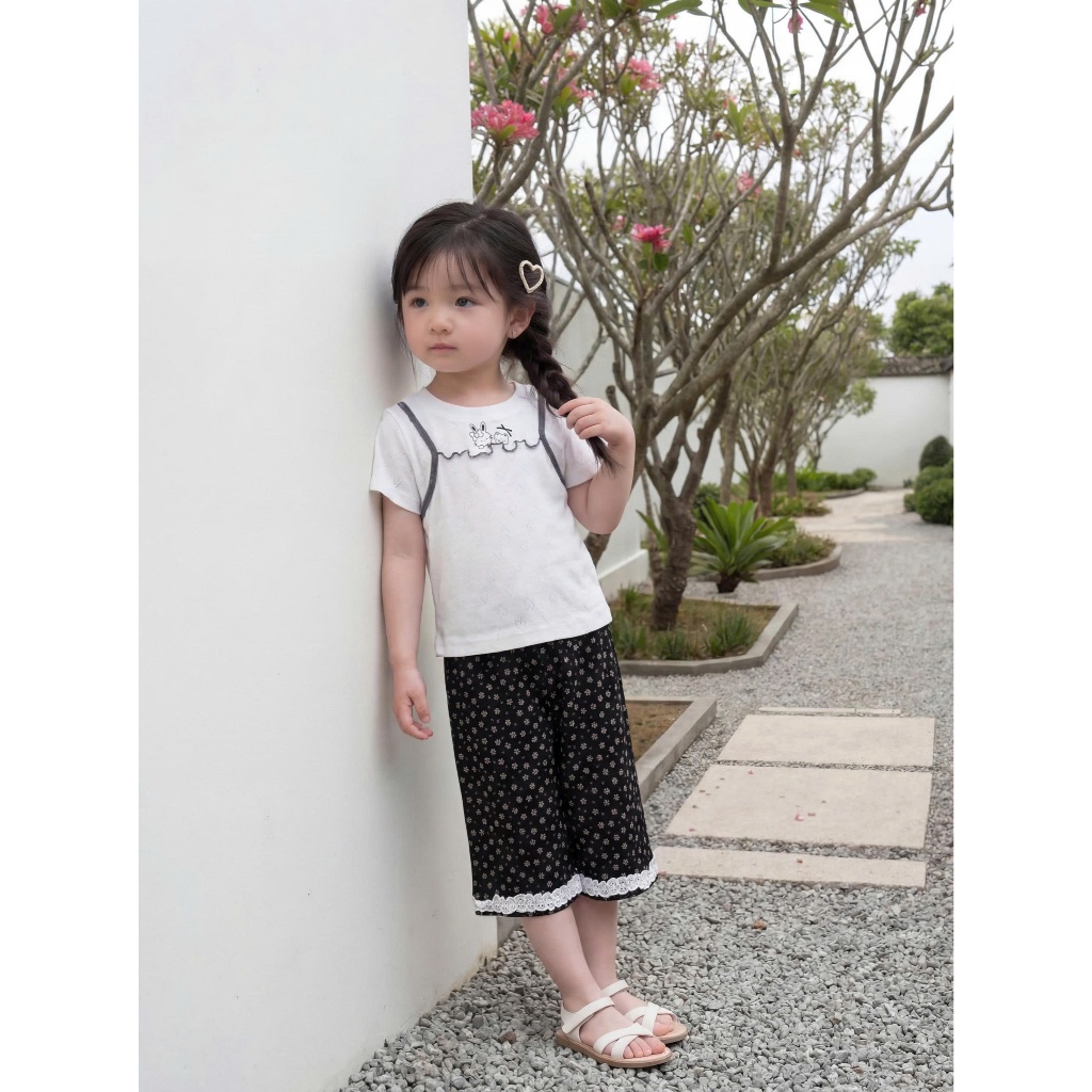 Set bộ cộc tay bé gái Miniumbaby thiết kế điệu đà mix quần dáng lửng, chất cotton thoáng khí SB2549