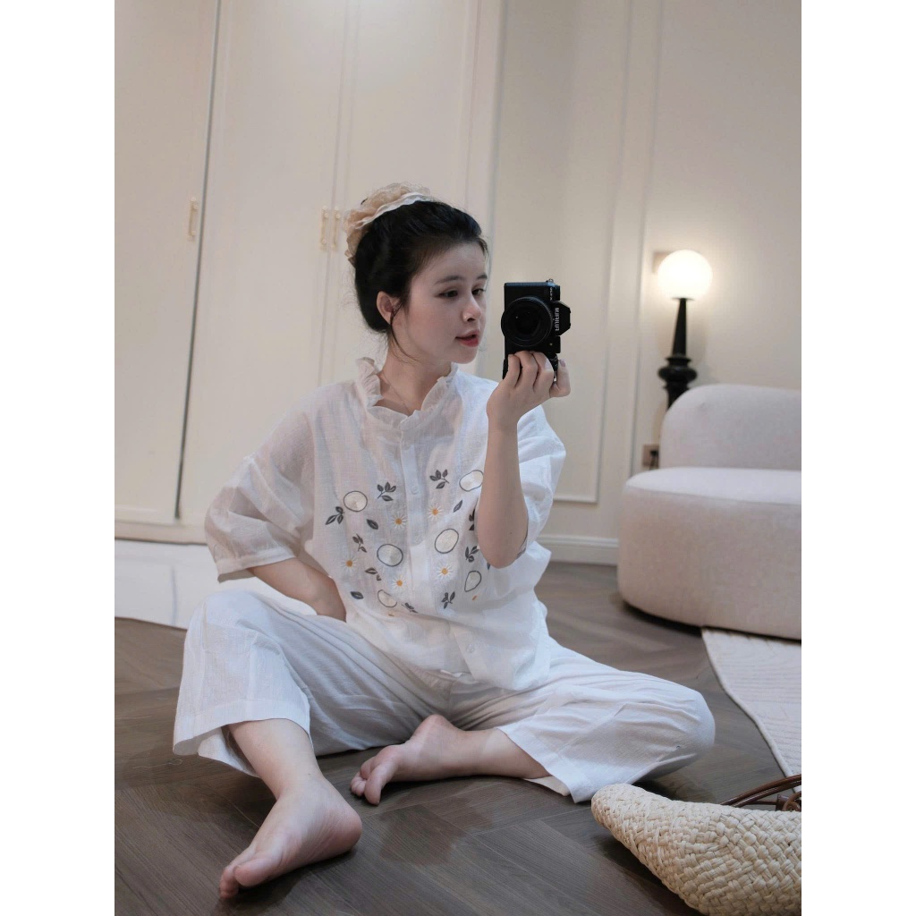 ZIMM STORE-Bộ đũi trắng thêu hoa nhí thanh lịch áo form rộng thoải mái phối quần dài
