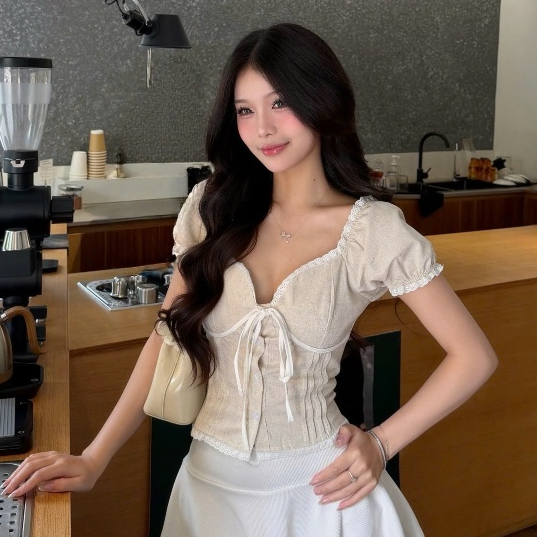 Áo Babydoll Linen Kiểu Nữ Dáng Ngắn Tay Bồng Viền Ren Dây Nơ Chiết Eo Mùa Hè Kimee - KA807