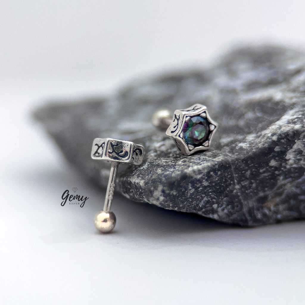 Khuyên tai thanh thẳng nam bạc nguyên chất đính đá màu lam lục giác siêu chất (1 chiếc) KN137 | GEMY SILVER