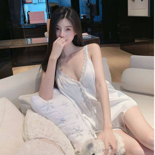 B3775 Bộ ngủ lụa 2 dây tinh khiết 3 mảnh ren cổ chữ V gợi cho mua xuân  hè 2026 từ Phương Linh Underwear
