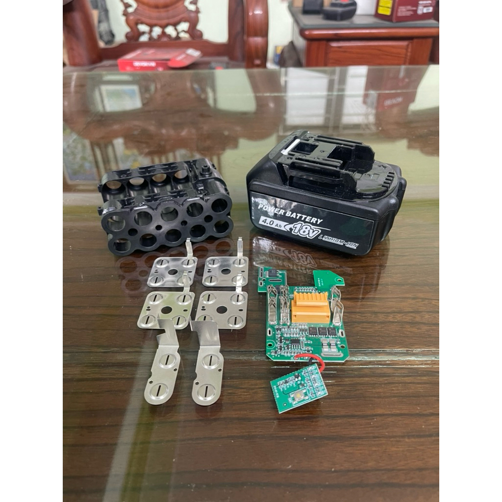 Vỏ mạch pin makita 18V 10cell mạch nhận sạc zin , có đèn led báo pin