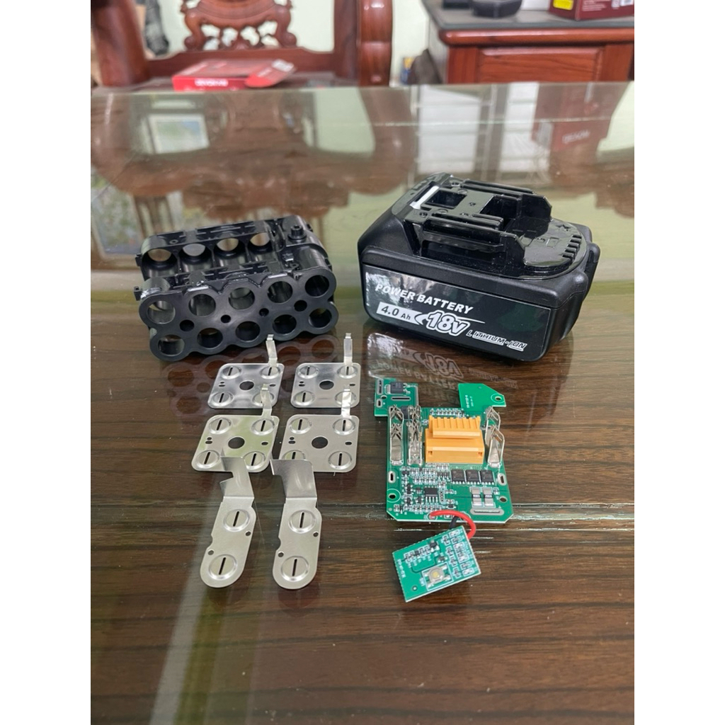 Vỏ mạch pin makita 18V 10cell mạch nhận sạc zin , có đèn led báo pin
