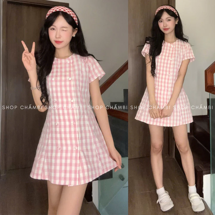 Váy đi chơi nữ V.202, Váy ngắn nữ cổ tròn tay ngắn 2 hàng cúc bọc kẻ caro dáng xuông- Shop Chấm Bi