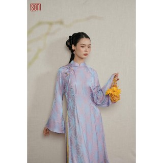 Áo dài gấm thọ – họa tiết sang trọng, chất gấm dày dặn, lên form cực kỳ tôn dáng.