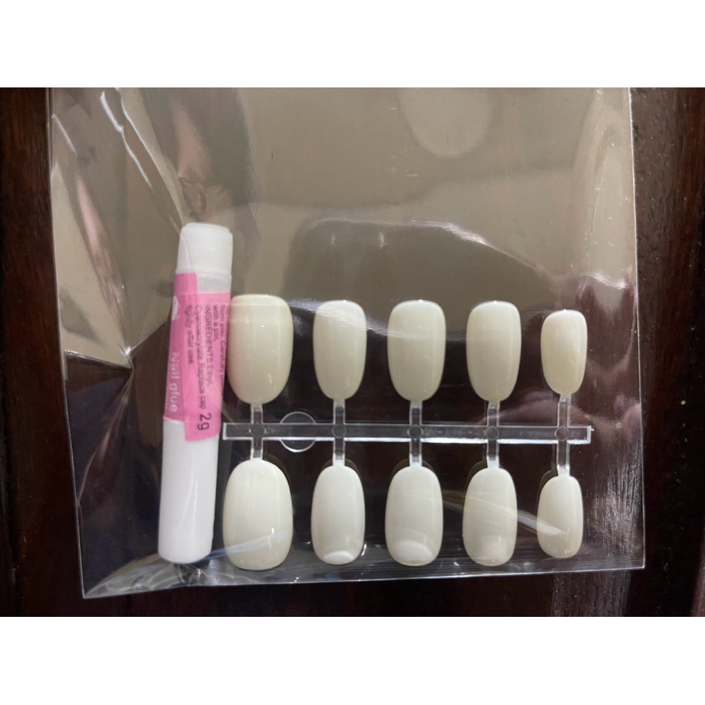 nailbox móng tay giả trắng sữa nguyên cành