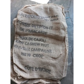 Bao bố (tải đay) cũ, loại mỏng lành (rách lỗ nhỏ),khổ 70x110cm,1 cuộn = 10 cái,dùng đựng hàng,quấn cây,trãi sàn bê tông