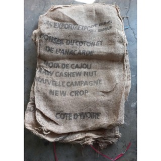 Bao bố (tải đay) cũ, loại mỏng lành (rách lỗ nhỏ),khổ 70x110cm,1 cuộn = 10 cái,dùng đựng hàng,quấn cây,trãi sàn bê tông