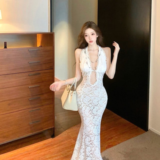 Set bikini kết hợp váy ren cổ V trễ ngực bo eo tôn dáng phong cách sang chảnh