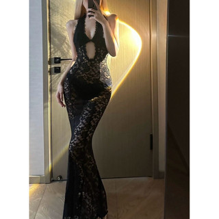 Set bikini kết hợp váy ren cổ V trễ ngực bo eo tôn dáng phong cách sang chảnh