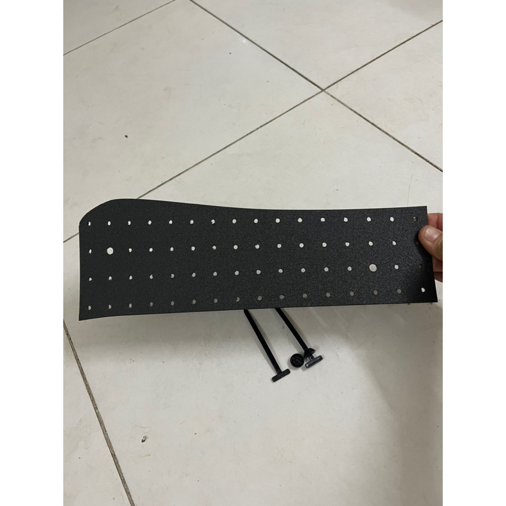 tấm chắn rác nắp cabo xe vf6