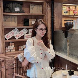 VMY Studio - Áo sơ mi trắng cổ trụ cúc tim đỏ túi ngực ren đuôi xòe tiểu thư xinh xắn trẻ trung nữ