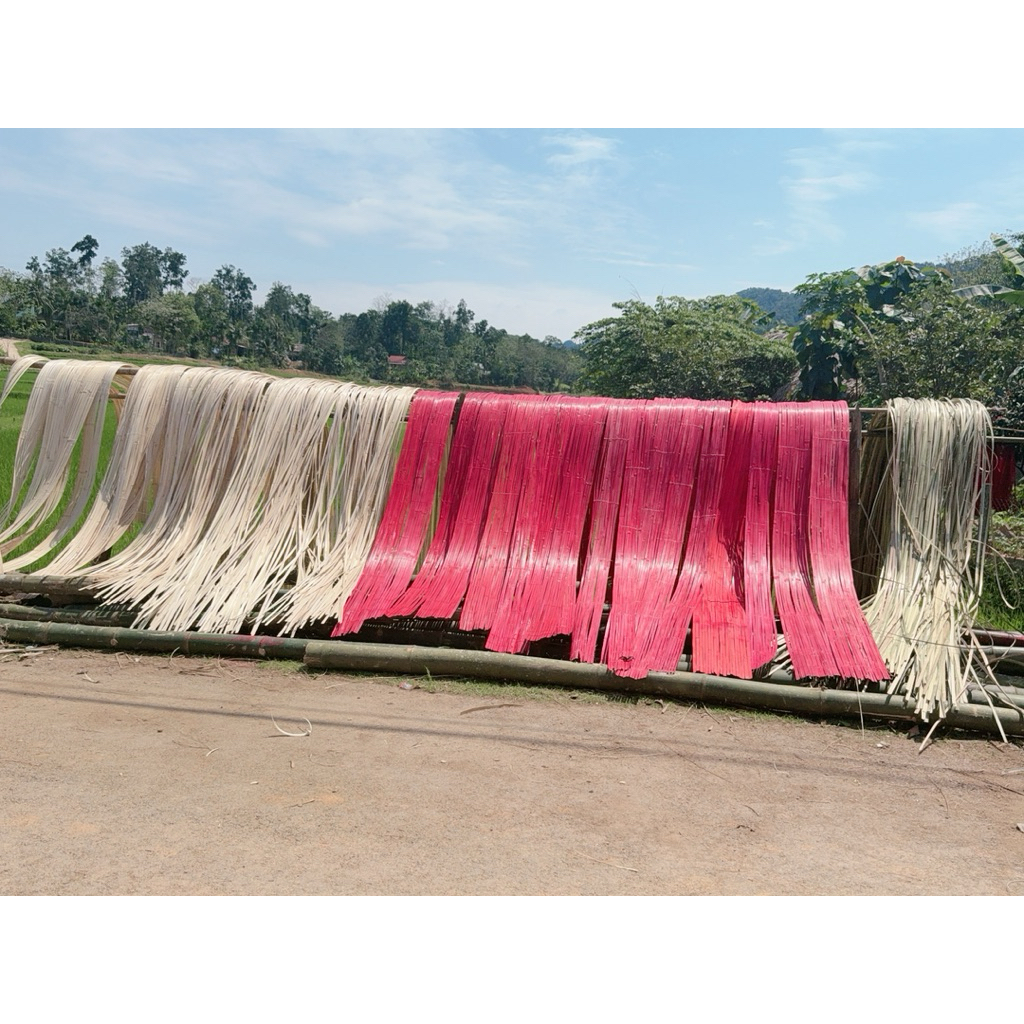 Phên tre uốn dẻo trang trí Decor lễ 30/4 – 1/5 | Decor quán cafe, sự kiện