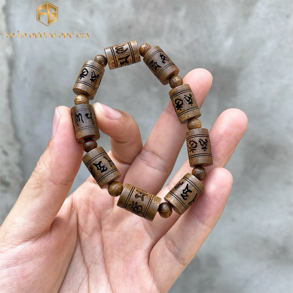 Vòng Trầm Hương Phong Thuỷ Khắc Chú May Mắn Bình An