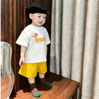 Set áo phông mix quần short vàng form dáng đẹp cho bé