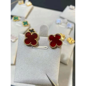 Khuyên tai cao cấp hoa đá đỏ may mắn siêu xinh chất liệu đồng trắng si kim