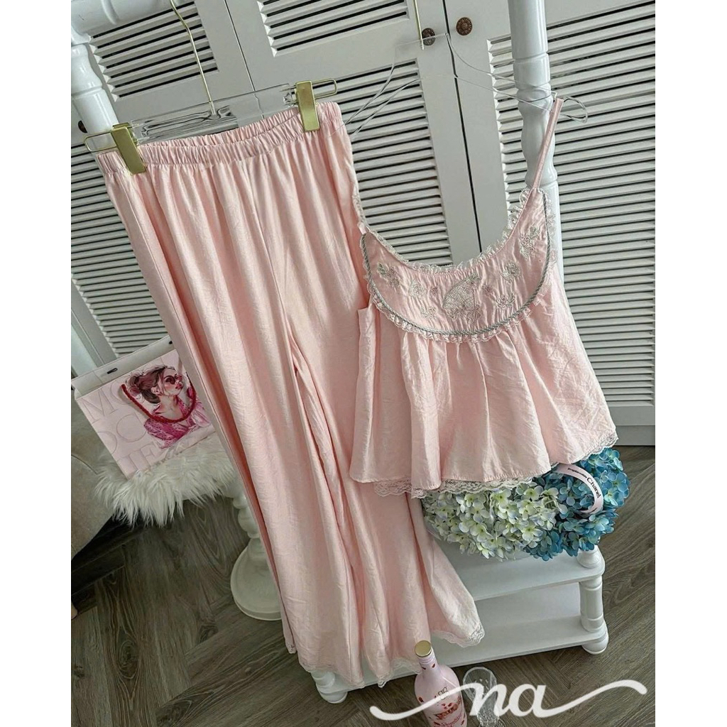Set ngủ áo 2 dây vòm thêu viền ren